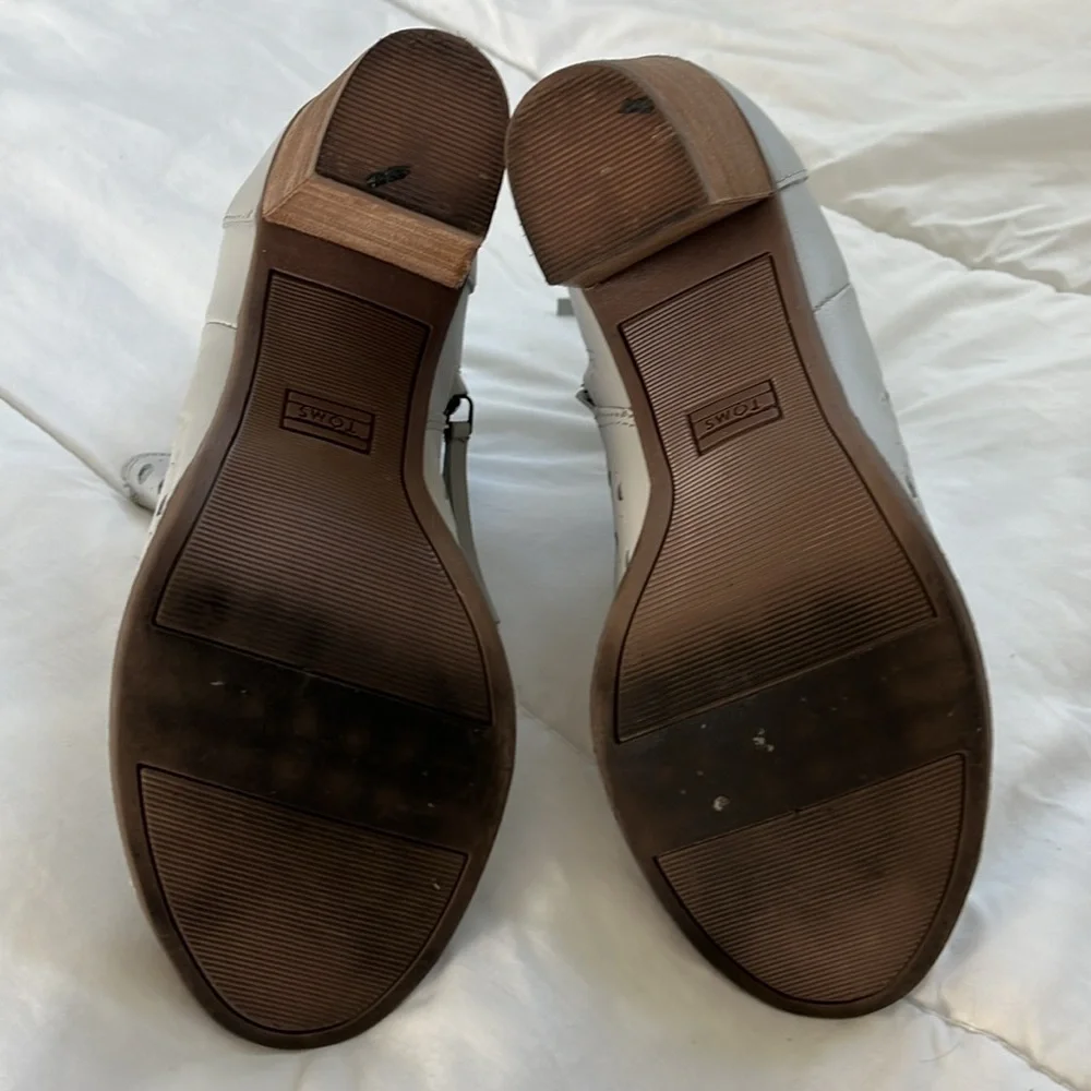 HOT Open Toed Booties - Picture 8 of 9